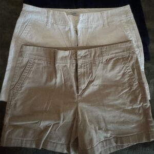 LOT OF 32 PAID LIZ CLAIBORNE PETITE SHORTS - SIZE 4 - EUC